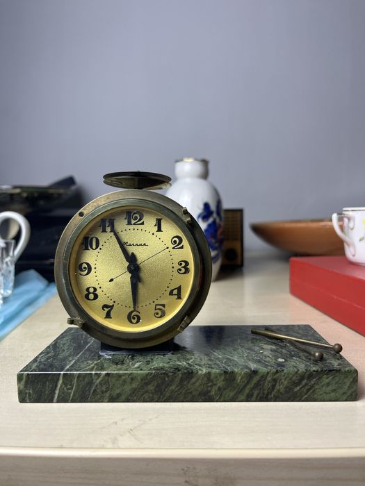 Продам Настольные Часы Молния