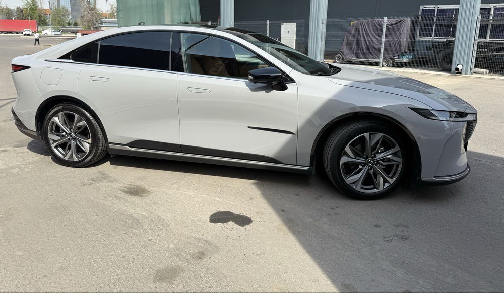 Mazda ez6 hybrid 2025 sotiladi