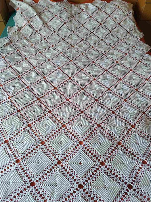 Плетени карета на ръка