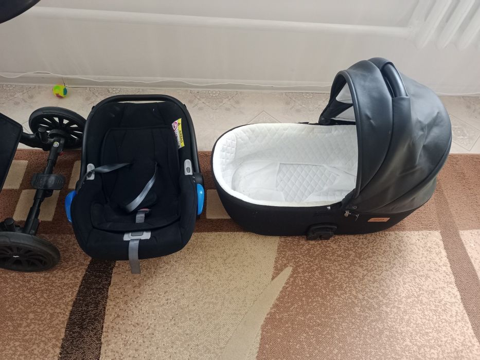 Детские коляска 3 в одном