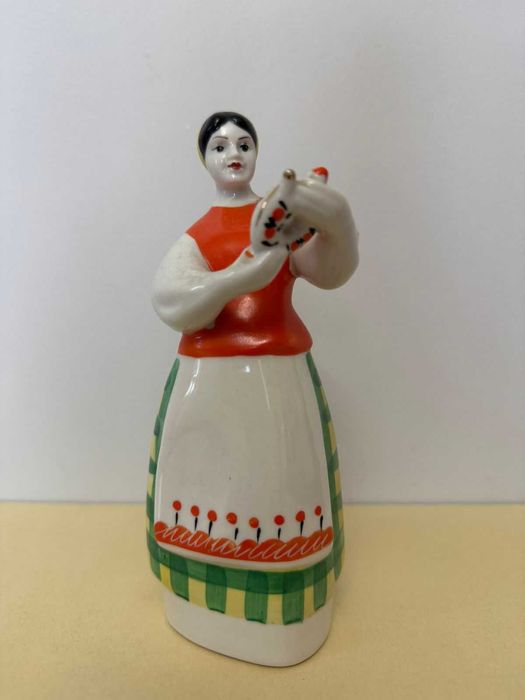 Статуэтка Девушка с кумашом ЗХК Полонне