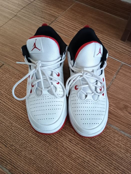 Vând Jordan Max Aura 35.5