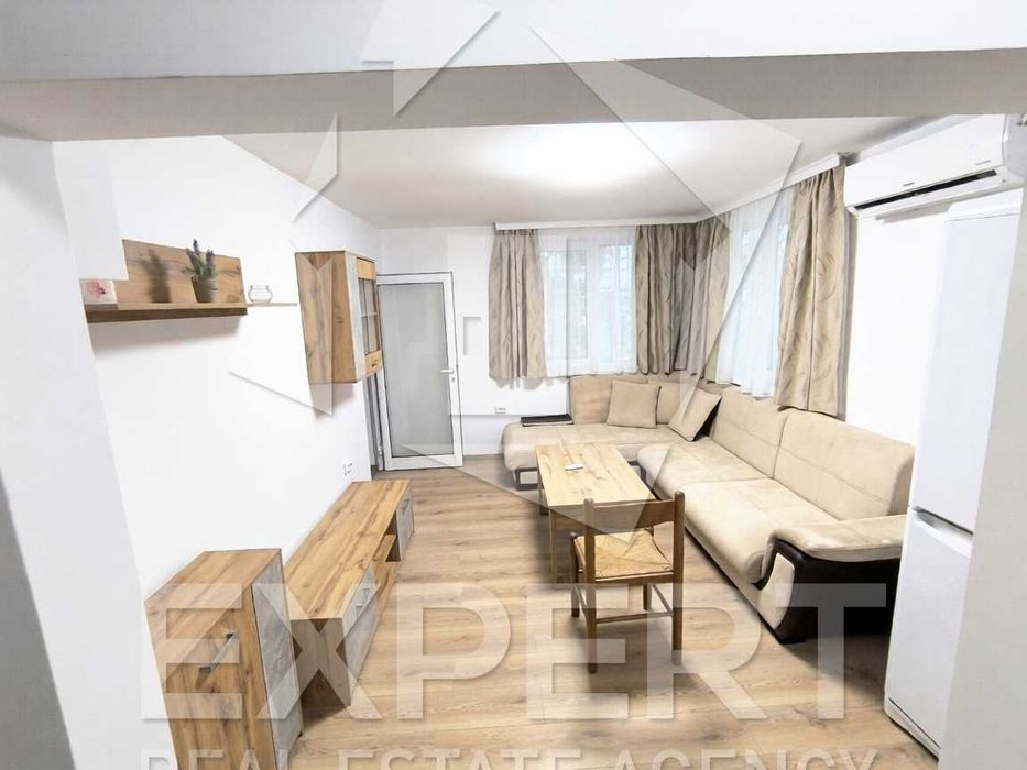 Отдава се под наем етаж от къща с 3-стаи, Колхозен пазар – 560 €