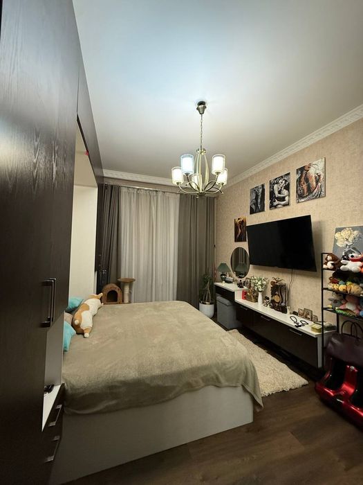 Продаётся  Высокопотолочка Чиланзар 1  3/3/4  с двумя балконами!