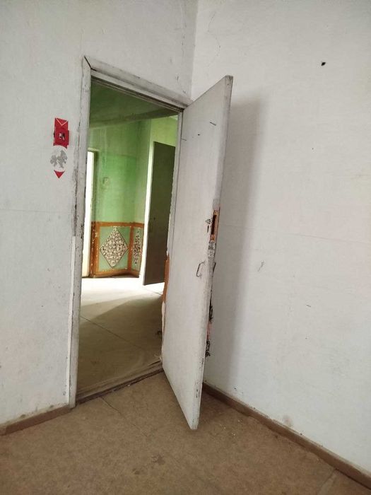 4х комнатная квартира без ремонта на районе Супера