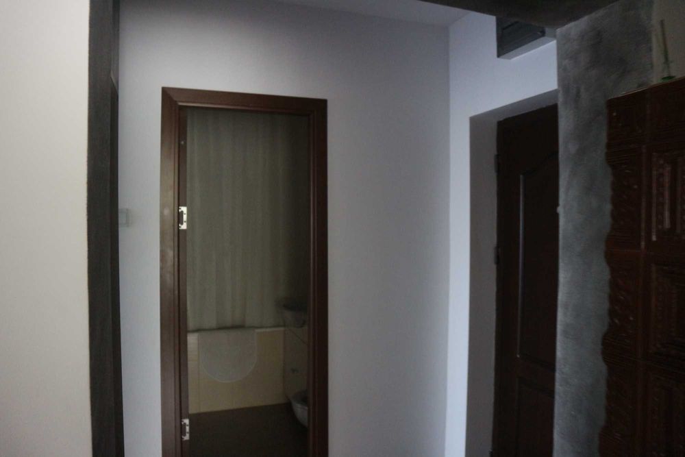 inchiriez apartament 2 camere