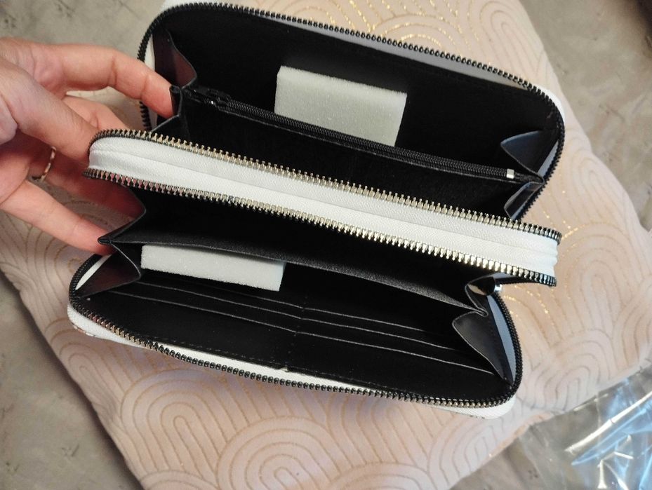 Нови елегантни портмонета Louise Vuitton, Guess