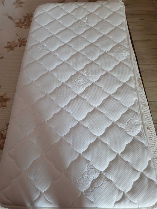 Mатрак за бебешка кошара на Nani