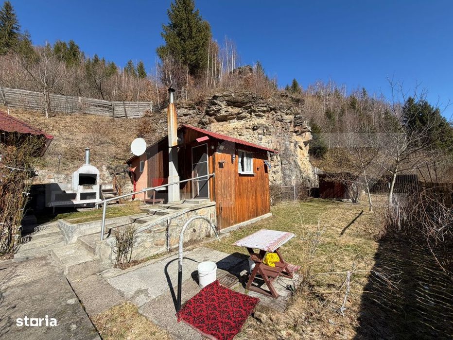 Casa de vacanta si teren intravilan, 425 mp, Valea Ierii