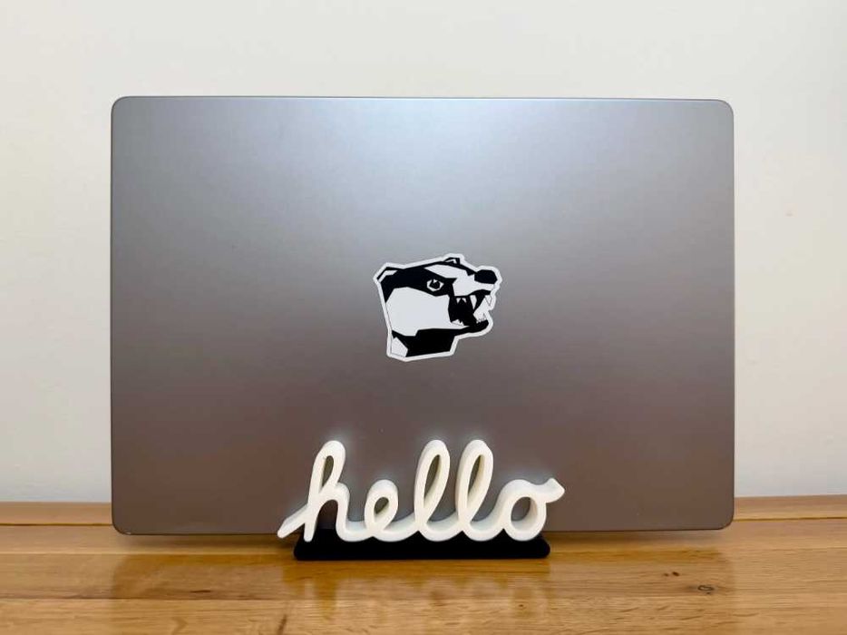 Класическа стойка за MacBook Hello
