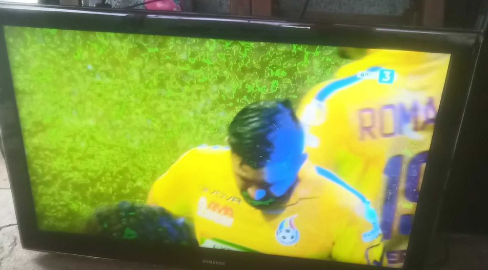 Samsung плазмен телевизор 52 инча Full HD