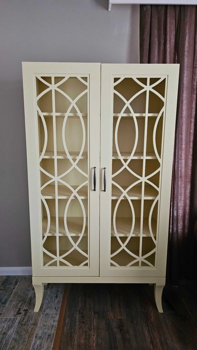 Шкаф/Витрина цвят слонова кост