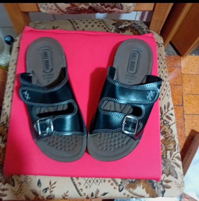 Slapi barbati cu talpa antiderapanta