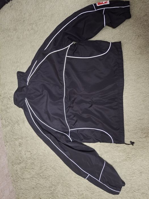 продам ветровку SUPREME