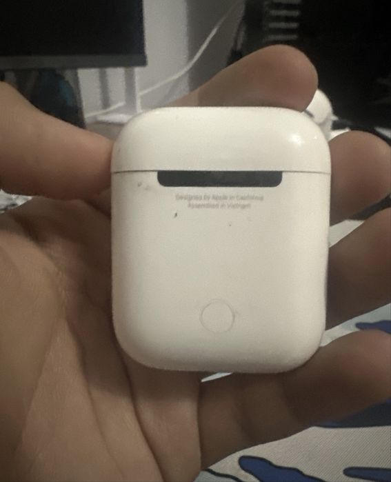 Продам кейс airpods 2