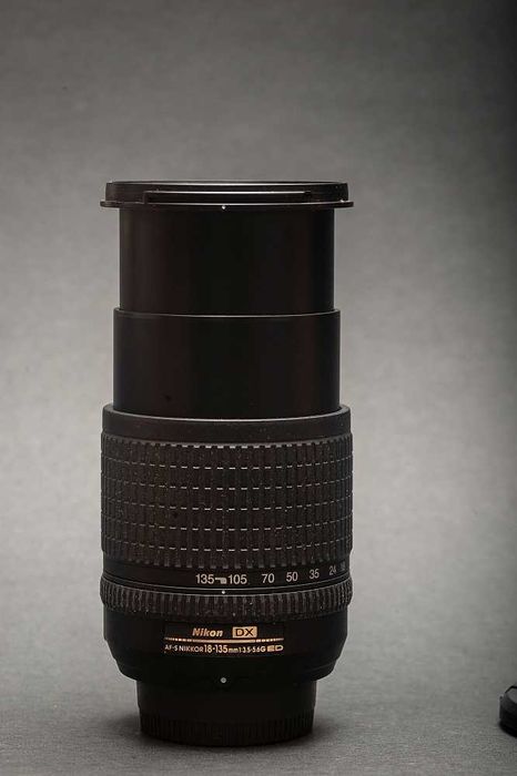 Vând obiectiv AF-S Nikkor 18-135mm, pt. aparate Nikon DX