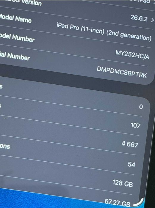 Apple iPad Pro 11” 2ND GENERATION + клавиатура, зарядно и кутия