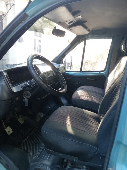 Gazel avtomobili sotiladi