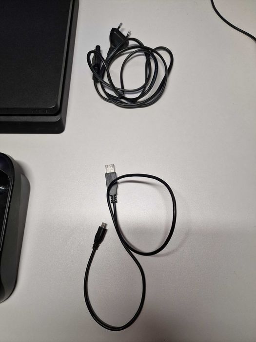 Vand PS4 slim 1TB + jocuri