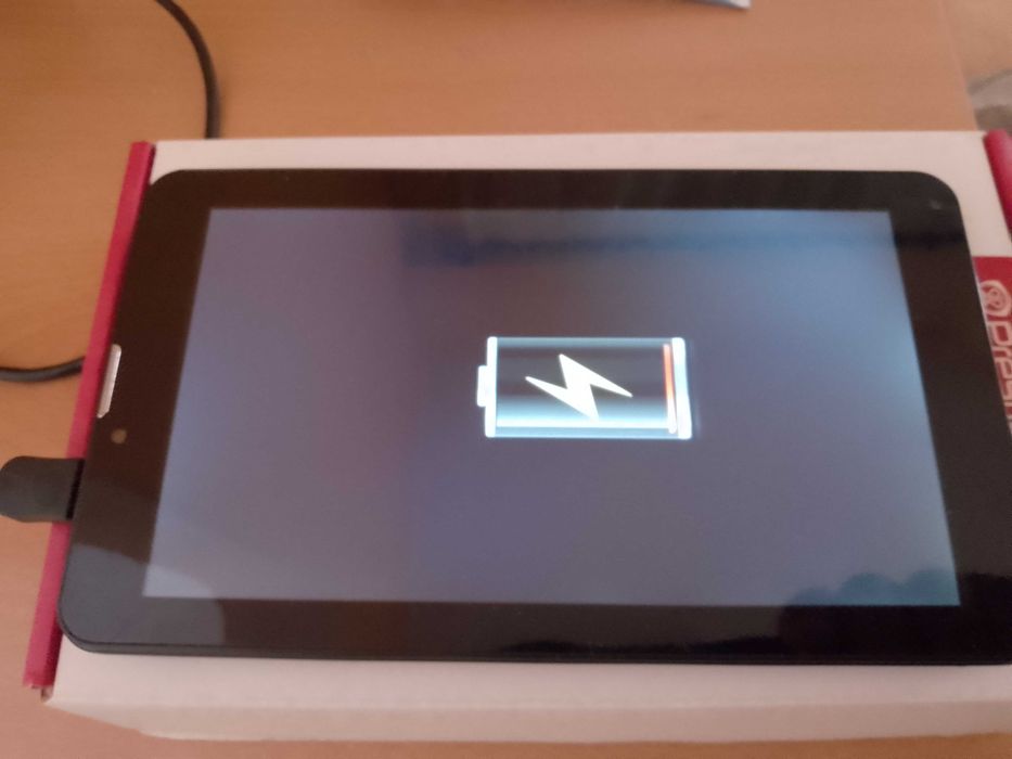 Продавам таблет Prestigio