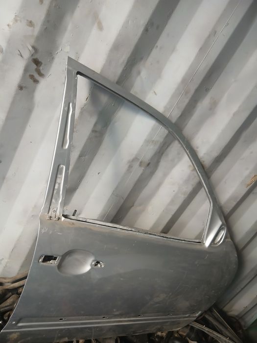 Дверь  мерседес 210 правый