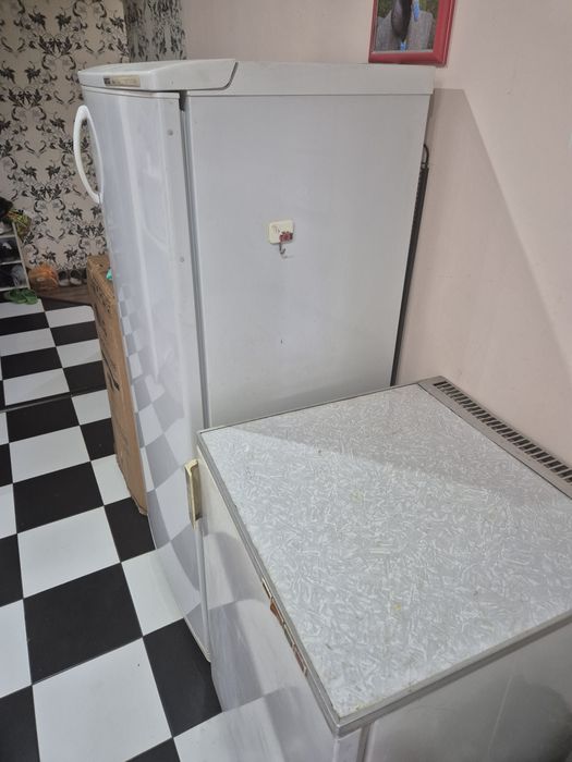 Продам 2 морозильника 1 нерабочий