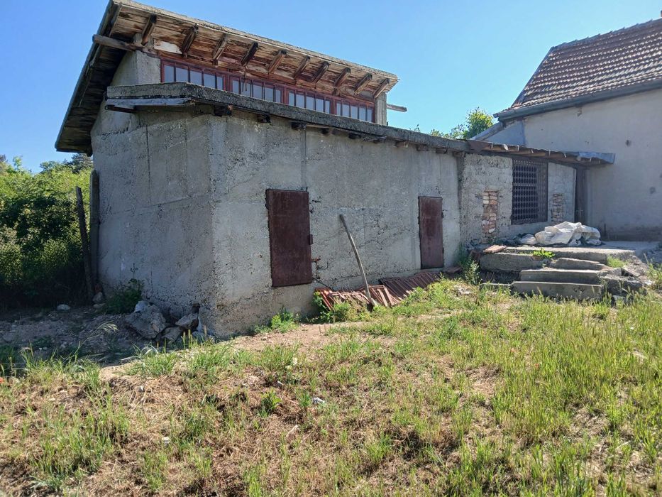 Продавам вила в град казанлък цената ще е при договаряне