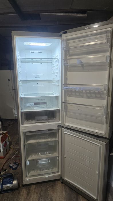 Продам новый холодильник LG.