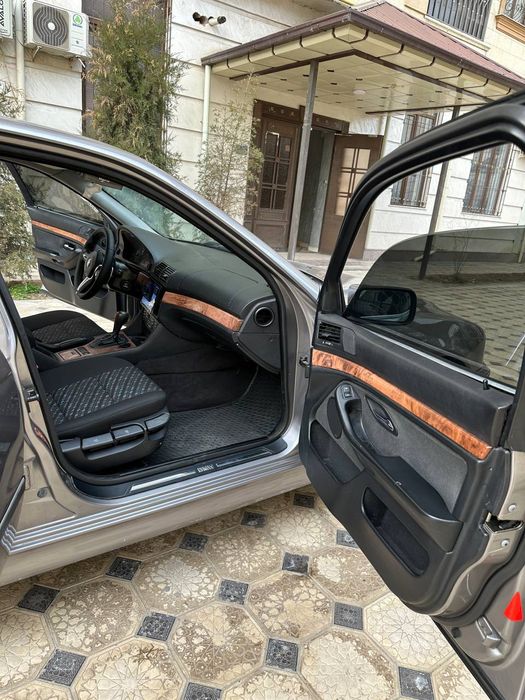 Срочно продаю бмв е 39 автомат каропка в отличном состоянии.