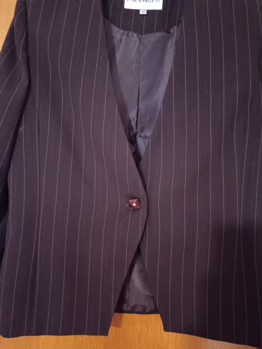 Дамски костюм бордо