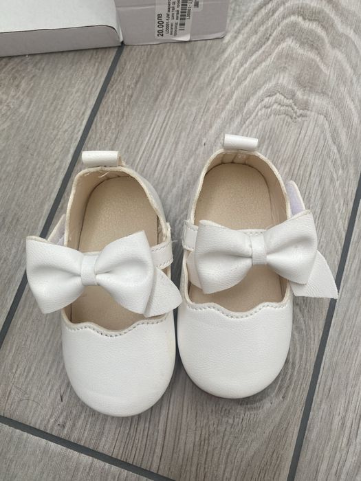 Бели пантофки 22 размер