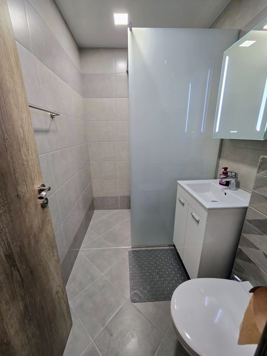 Под наем нов двустаен, Гранд мол