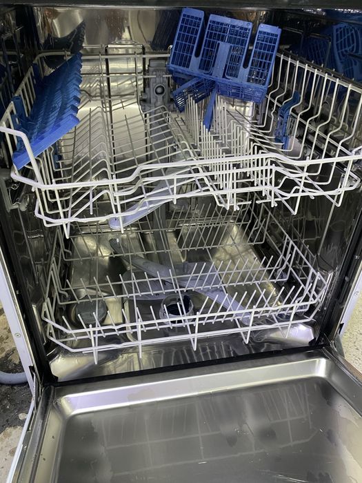 Продам посудомоечную машину