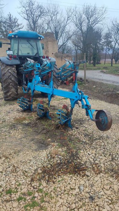 Плуг 3+1 тела Лемкен с конструкция на Волимат.