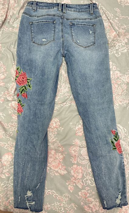 Уникални дънки с бродерия ONLY-размер 27