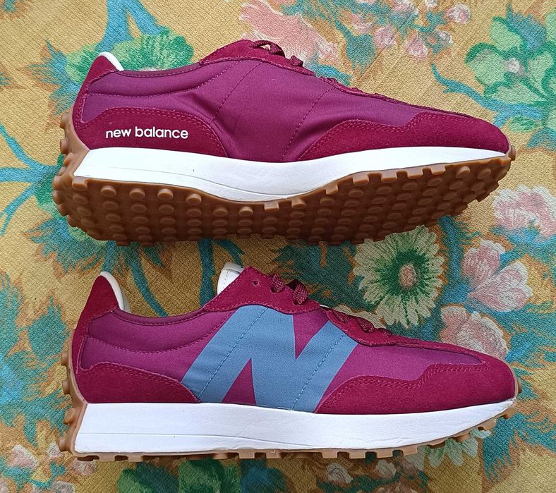 Маратонки NEW BALANCE 327. Размери 44 1/2 сини и 43 и 44 червени. Нови