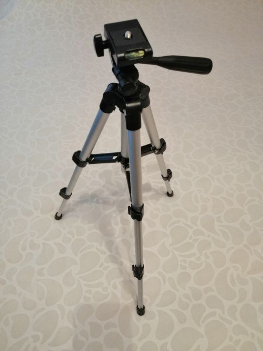 НОВ Универсален сгъваем статив за фотоапарат,камера,телефон