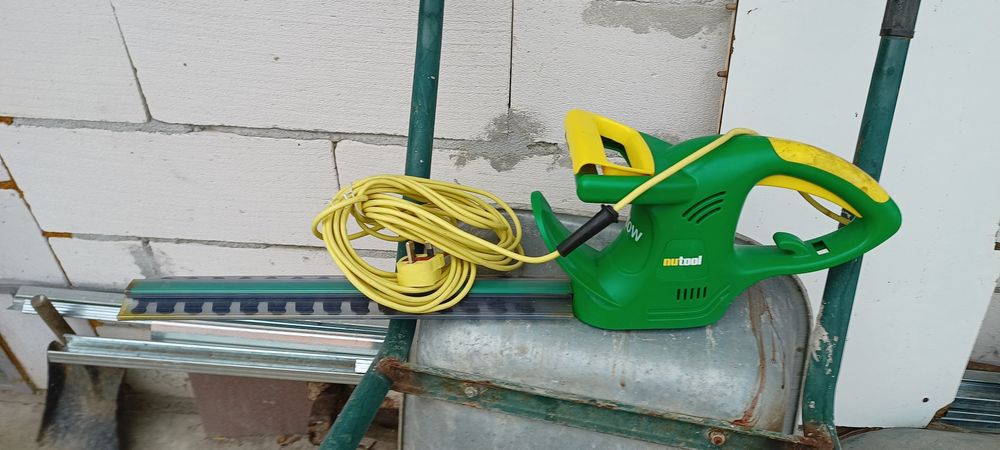 Mașină tuns gard viu electrica