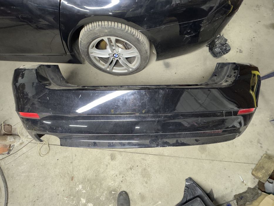 Задна броня за BMW F10 с основите и държачи за нея