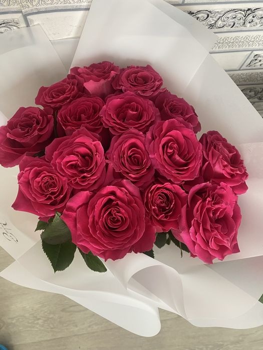 Продам розовые розы 15шт