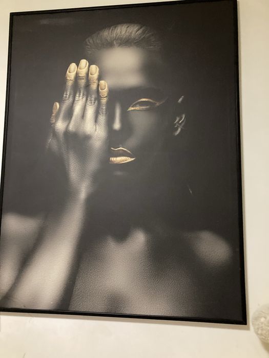 Vand tablouri stare buna le dau deoarece ma mut