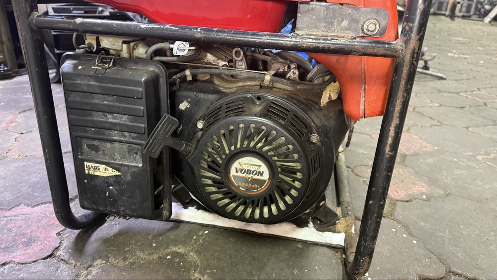 Продам бензиновый генератор Honda AM5500.