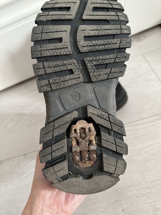 Продам обувь в хоршем состоняии