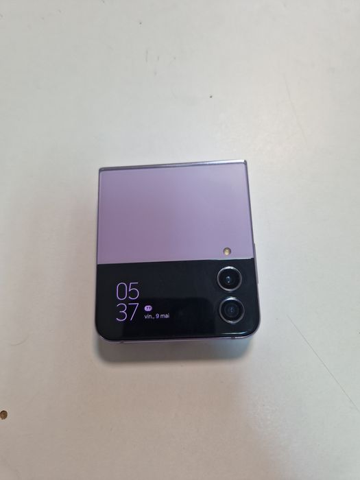 Samsung galaxy z flip4