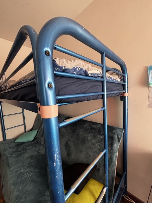 Pat supraetajat cu canapea extensibila