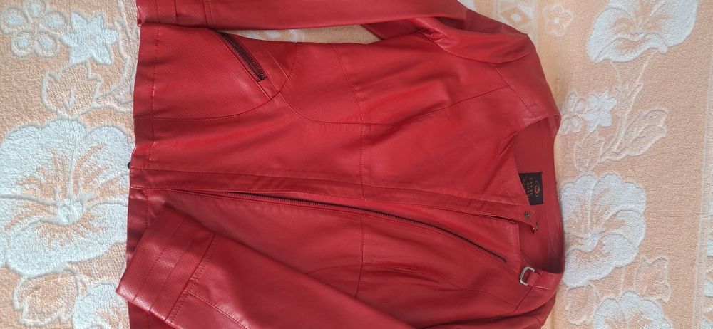 Продам куртку на весну