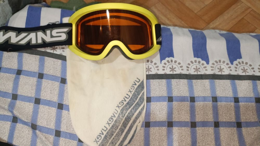 Комплект,для занятий горно лыжным спортом .