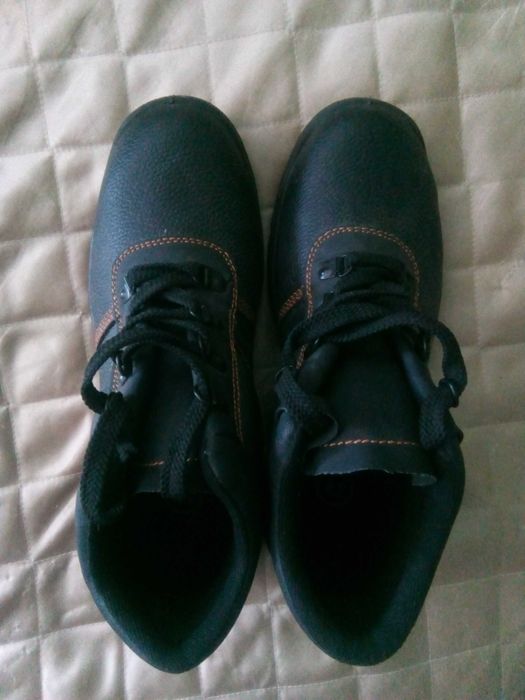 Нови мъжки обувки естествена кожа 41 номер и работни обувки 41 номер