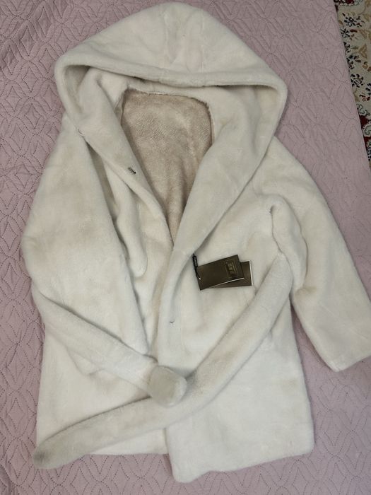 Белая пушистая эко шубка