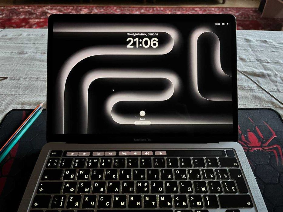 MacBook Pro 13" 2020 | Intel Core i5 | 8 ГБ | SSD 256 ГБ